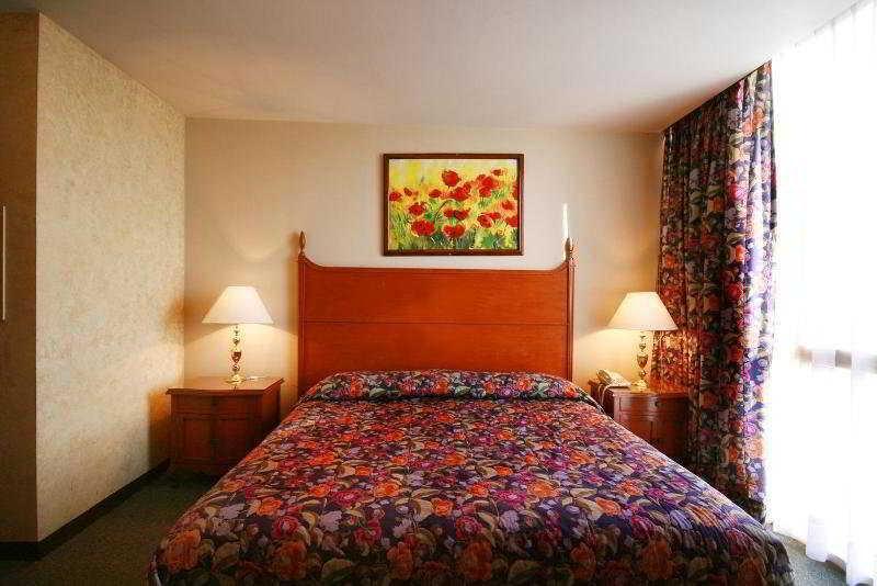 Hotel Suites Bernini Guadalajara Exterior photo